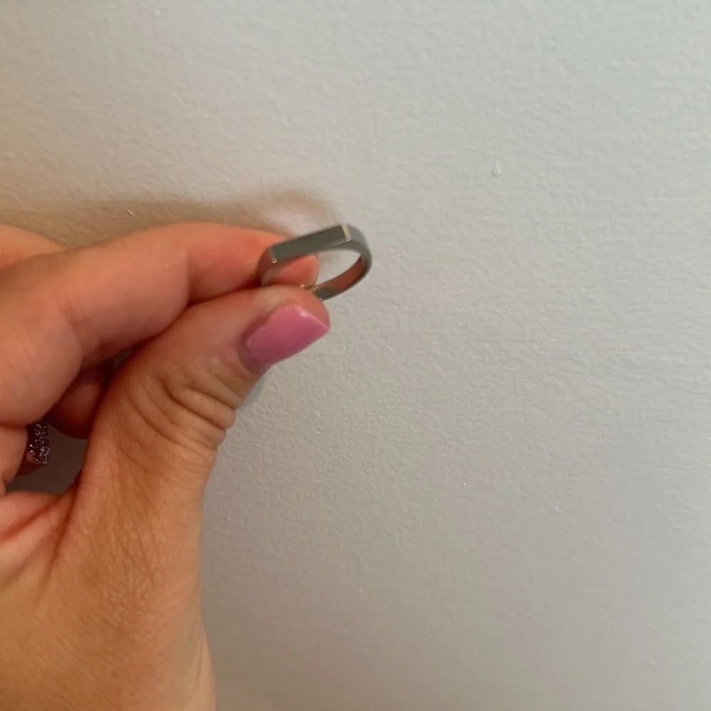 Dainty rectangle ring - Picture 2 of 2